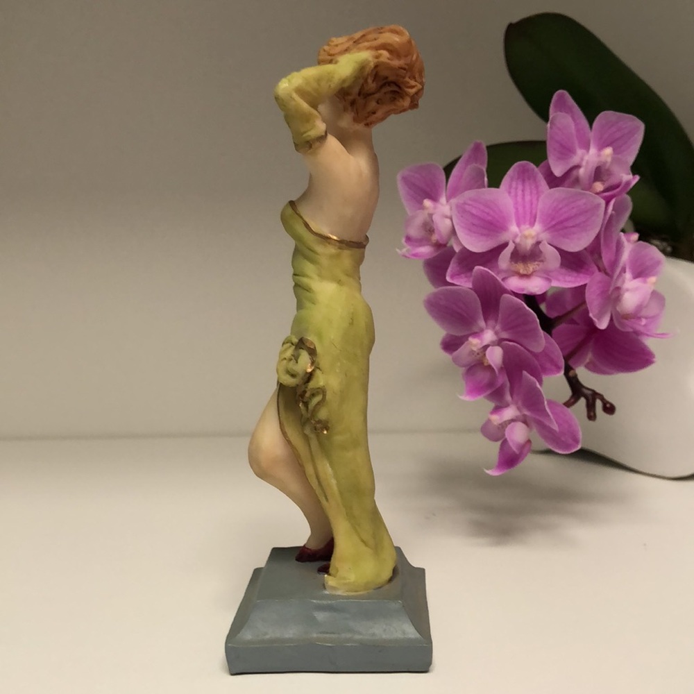 VNTG Lady figurine - Picture 2 of 6